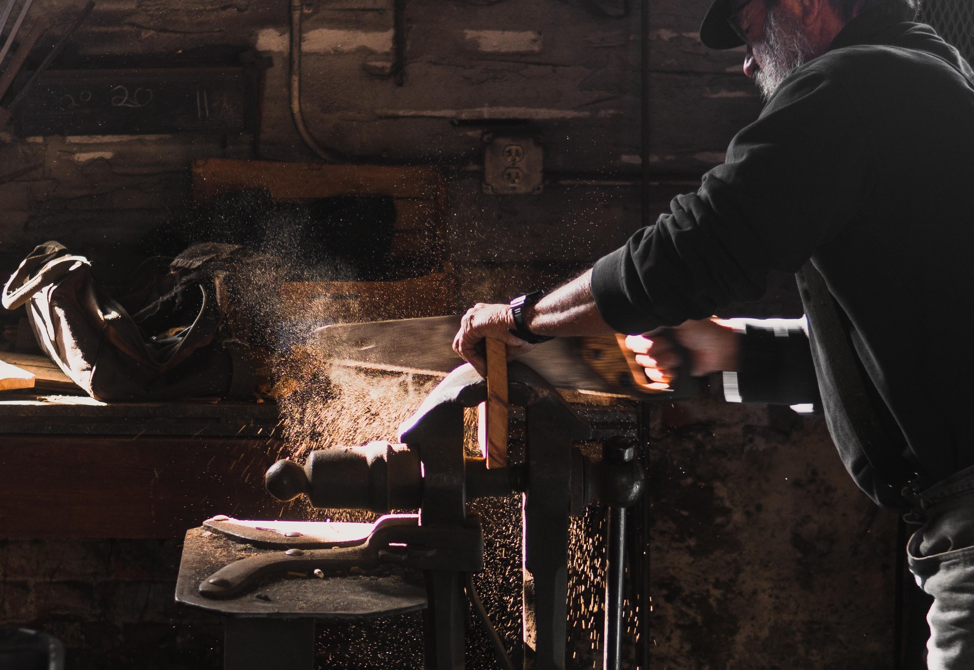 How To Properly Care For A Craftsman’s Saw